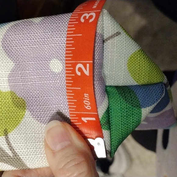 EUC Clinique Makeup Bag with Goodies - Picture 7 of 16